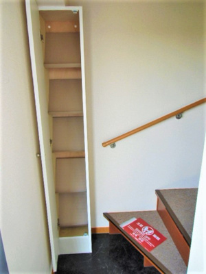 【玄関】 | ボナール | シューズボックス有り※２階のお部屋は内階段を上がります