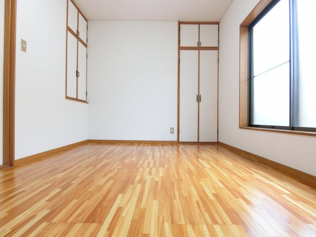 のぞみ野貸家の洋室
