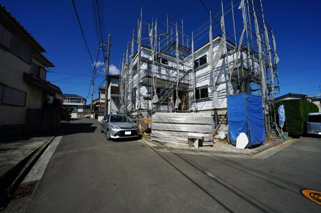 保土ヶ谷区法泉２丁目 新築戸建ての前面道路含む現地写真