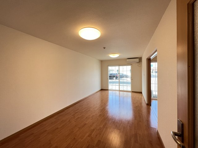 コモンステージの居間・リビング|14帖と広めのリビング