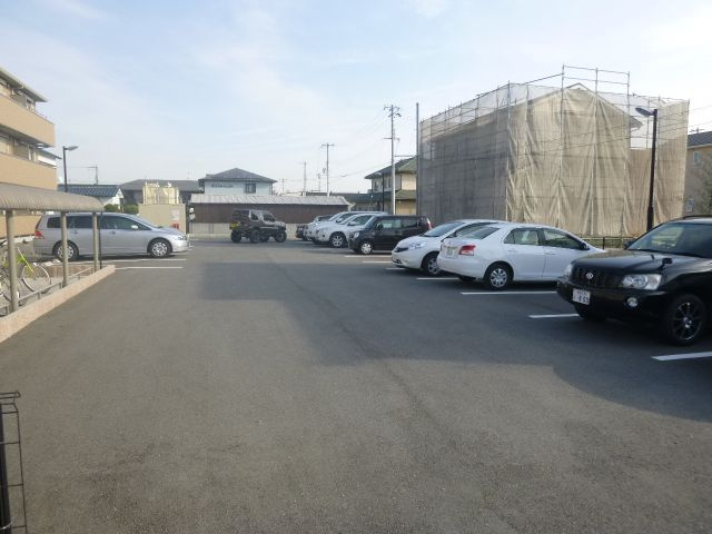セジュール町坪の駐車場