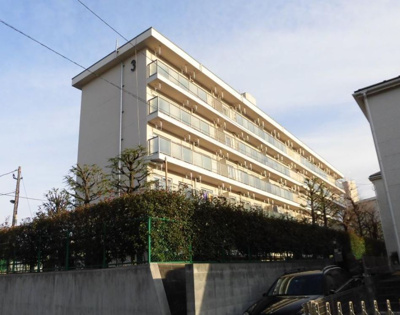 【外観】 | 有馬南住宅3号棟 | キッチン・風呂・トイレに窓があり換気良好！日照・眺望良好です♪