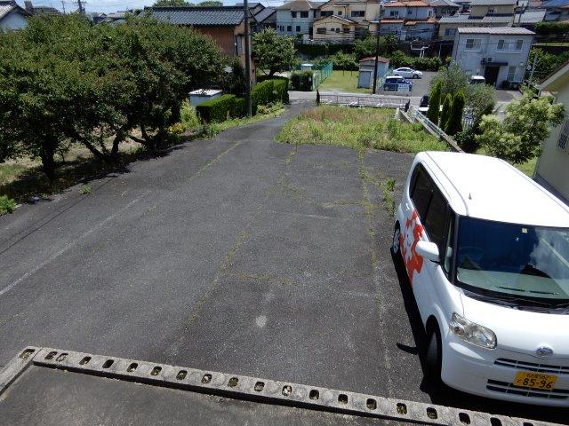 ハイコートやはたの駐車場