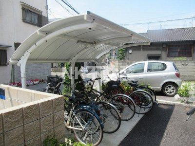 【その他共用部分】 | ソフテイルSIX（河内花園賃貸） | 駐輪場です