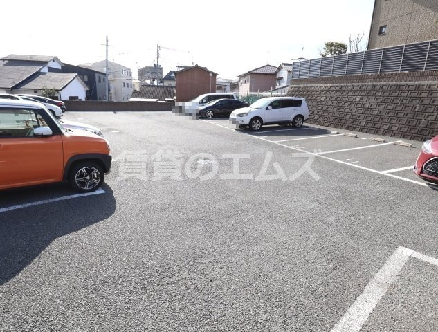 【駐車場】 | Ｅｑｕａｌ諸岡 | Ｅｑｕａｌ諸岡の駐車場
