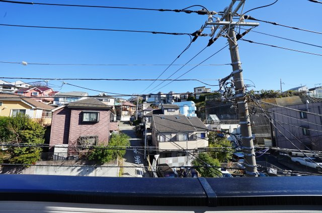 駅から平坦の立地！お洒落なデザイナーズ住宅♪ＬＤＫ１９帖、床暖房付！峰岡町３丁目全４棟新築戸建ての展望