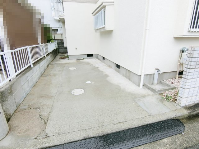 明石市大久保町西島 中古戸建の駐車場