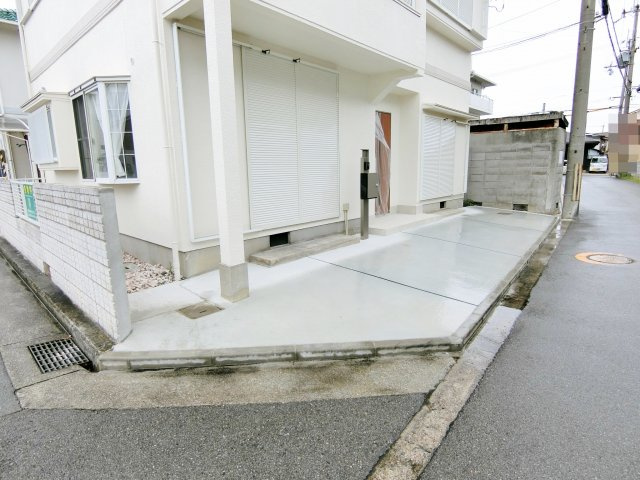 明石市大久保町西島 中古戸建の駐車場