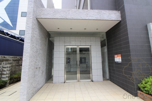 UURコート大阪十三本町のエントランス