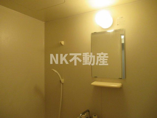 【浴室】 | メゾン・グランツ（若江岩田賃貸） | お風呂に鏡があります