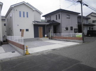 【前面道路含む現地写真】 | 前面道路含む現地写真です