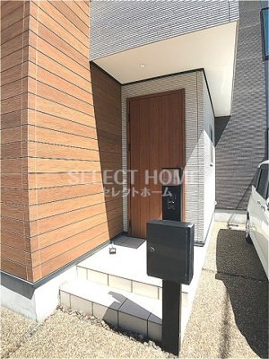 【エントランス】 | 明大寺町沖折戸　戸建貸家　Ｃ棟 | 落ち着いたエントランスです