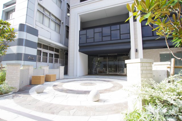 ショウエイ靭　仲介手数料無料のエントランス