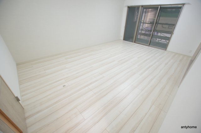 ショウエイ靭　仲介手数料無料の洋室