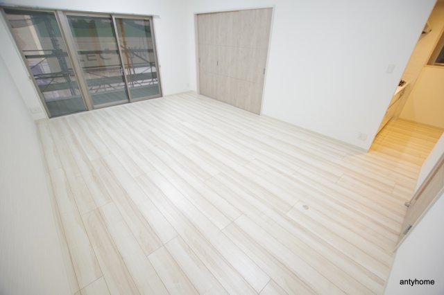 ショウエイ靭　仲介手数料無料の居間・リビング