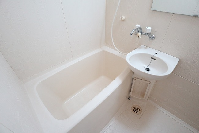 昭島市松原町１丁目の賃貸マンションの浴室