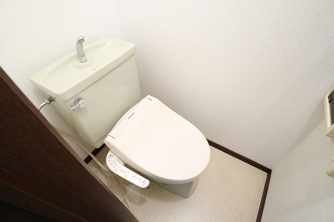 昭島市松原町１丁目の賃貸マンションのトイレ