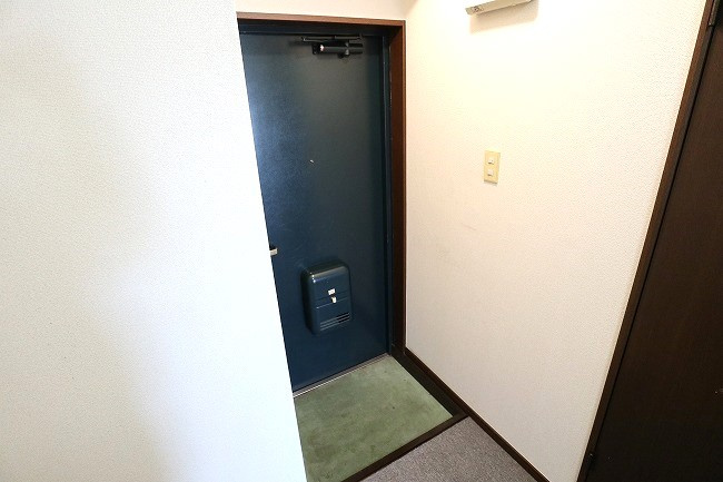 昭島市松原町１丁目の賃貸マンションの玄関