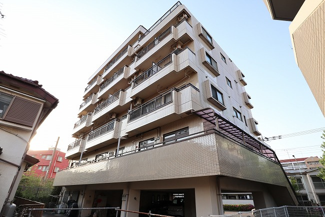 昭島市松原町１丁目の賃貸マンションの外観