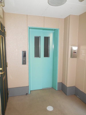 【エントランス】 | サリダ | エレベーター