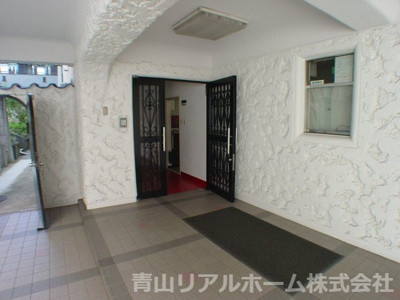 【エントランス】 | 秀和弥生町レジデンス