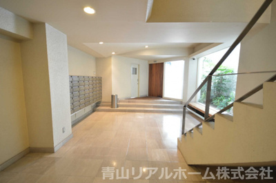 【エントランス】 | 秀和外苑レジデンス