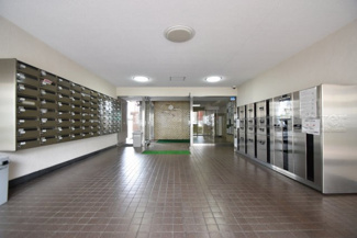 【エントランス】 | エントランスホール　宅配BOX完備