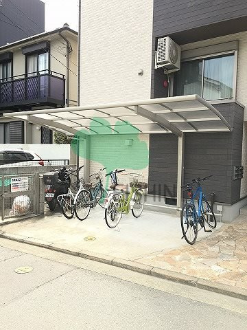 エイトーリ箱崎の駐車場