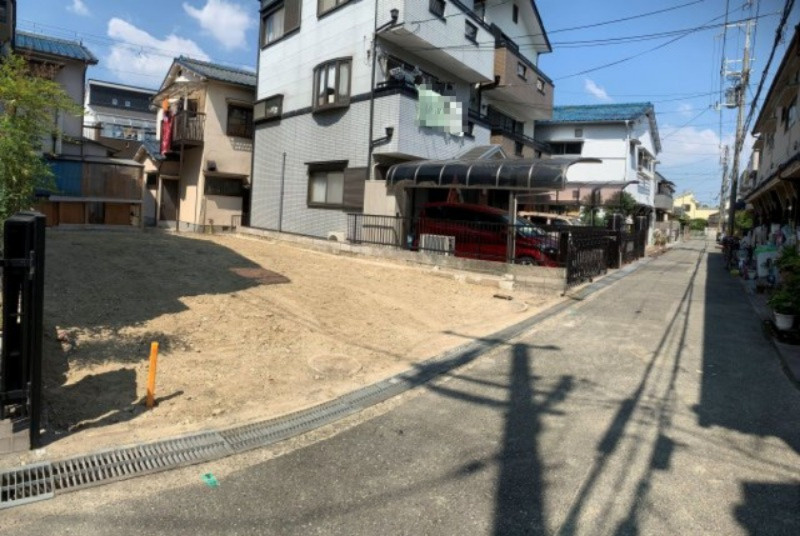 Freerife上坂部Ⅱの前面道路含む現地写真