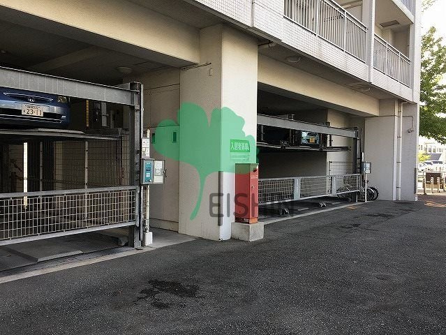 チコハウスの駐車場