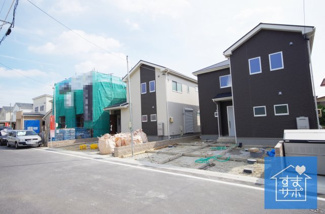 【前面道路含む現地写真】 | 1号棟　現地（2019年6月）撮影
前面は交通量の少ない北道路です。幅員約5.5m。