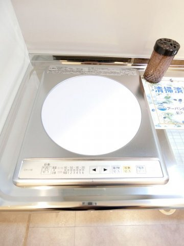 【キッチン】 | ジャルダンB | キッチンは1口IHクッキングヒーター♪IHは火を使わないので安心なうえ、お掃除もラクラク♪