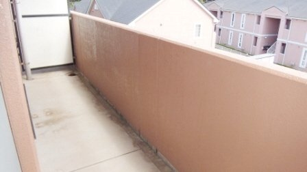 ストックパレス夏見台のバルコニー|ワイドなベランダです