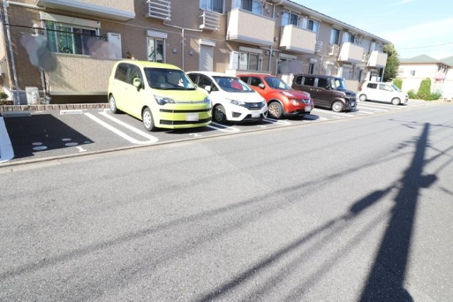 ルミナスの駐車場