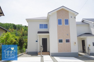 【外観】 | 3号棟　現地（2019年5月）撮影
堂々完成しました！即入居可♪
敷地面積337.17㎡（101.99坪）。
101坪超のゆとりのあるお家！