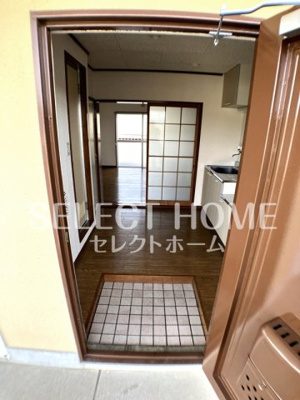 【玄関】 | コーポひまわり | 収納もある玄関です