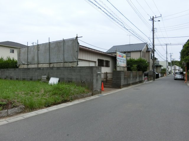 習志野市香澄３丁目　売地　約６９．６坪　建築条件なし　分割可の前面道路含む現地写真
