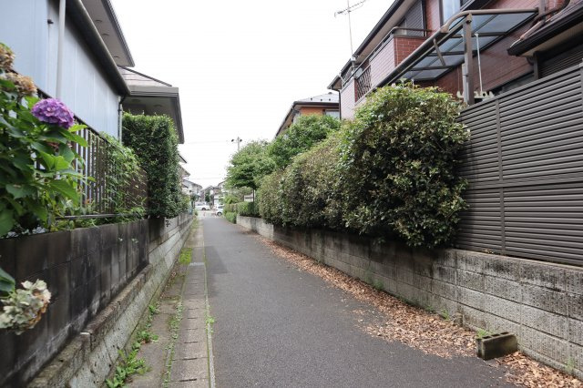 花見川区作新台１丁目　中古戸建　土地約５０坪・建物はゆったり約３６坪の前面道路含む現地写真