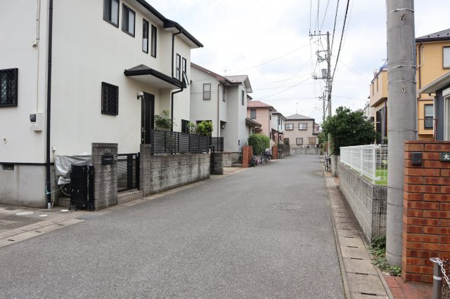 花見川区作新台１丁目　中古戸建　土地約５０坪・建物はゆったり約３６坪の前面道路含む現地写真