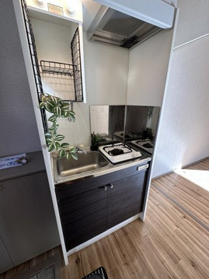 【キッチン】 | シャルムMORITA | 1口ガスコンロ付きのキッチンです！場所を取るお鍋やお皿も収納できます♪自炊生活で楽しく健康に☆