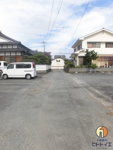 ベルメゾン岩崎の周辺|前面道路です