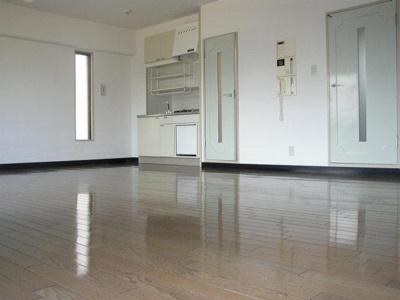  | ロイヤルエステート