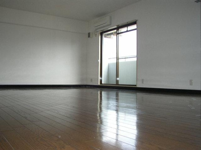  | ロイヤルエステート