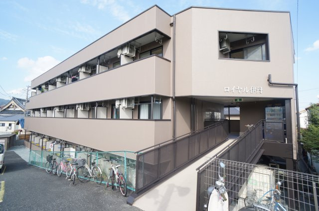 ロイヤル伊丹の外観