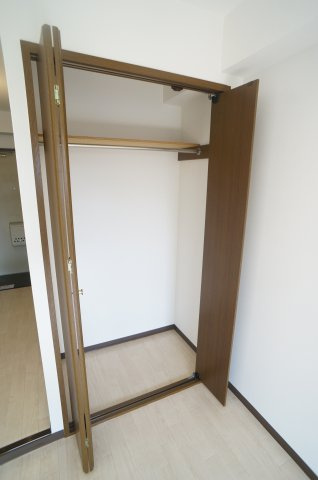 ロイヤル伊丹の収納|参考、同建物・反転間取りの号室