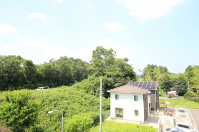 【展望】 | 大津市仰木の里東7丁目15-00　定借中古戸建 | 湖西道路を通る車が見えます。希少な車が通るかも？