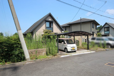 【外観】 | 大津市仰木の里東7丁目15-00　定借中古戸建 | 三角の外観が印象的です