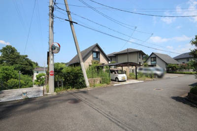 【前面道路含む現地写真】 | 大津市仰木の里東7丁目15-00　定借中古戸建 | 南側前面道路
