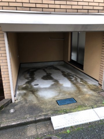 四谷坂町戸建の駐車場|ハイルーフ不可