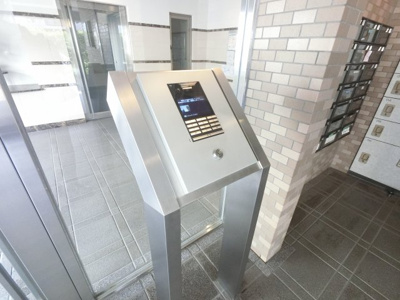 【その他共用部分】 | シティウインズ東神奈川 | オートロックはカメラ付きでお子様にも安心して留守番を任せられます。